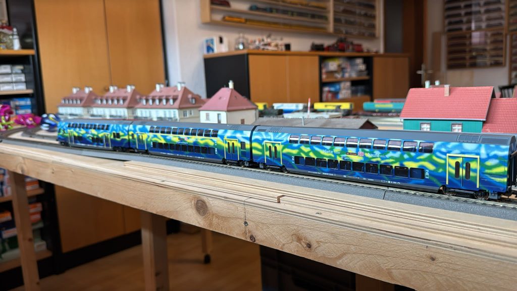 Doppelstockzug 3 teilig DB Gebrauchtzug miete mich Touristikdesign auf Basis Piko Waggons