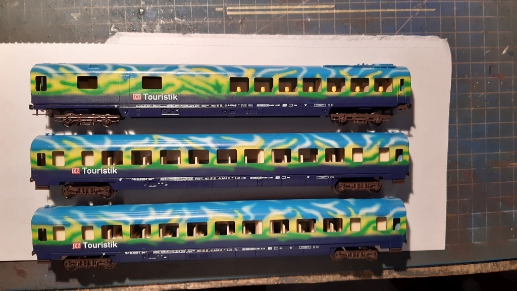 Touristikwaggons 907 bis 905 im Look 1995 auf Basis  Tillig TT - Speisewagen, Abteilwagen