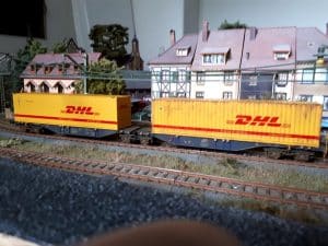 Doppelcontainertragwagen DHL gealtert Mehano