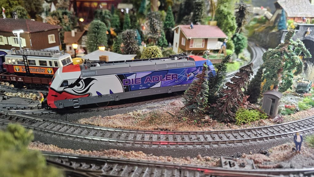 BR 101 070 Adler Mannheim auf Basis Roco H0 Modell