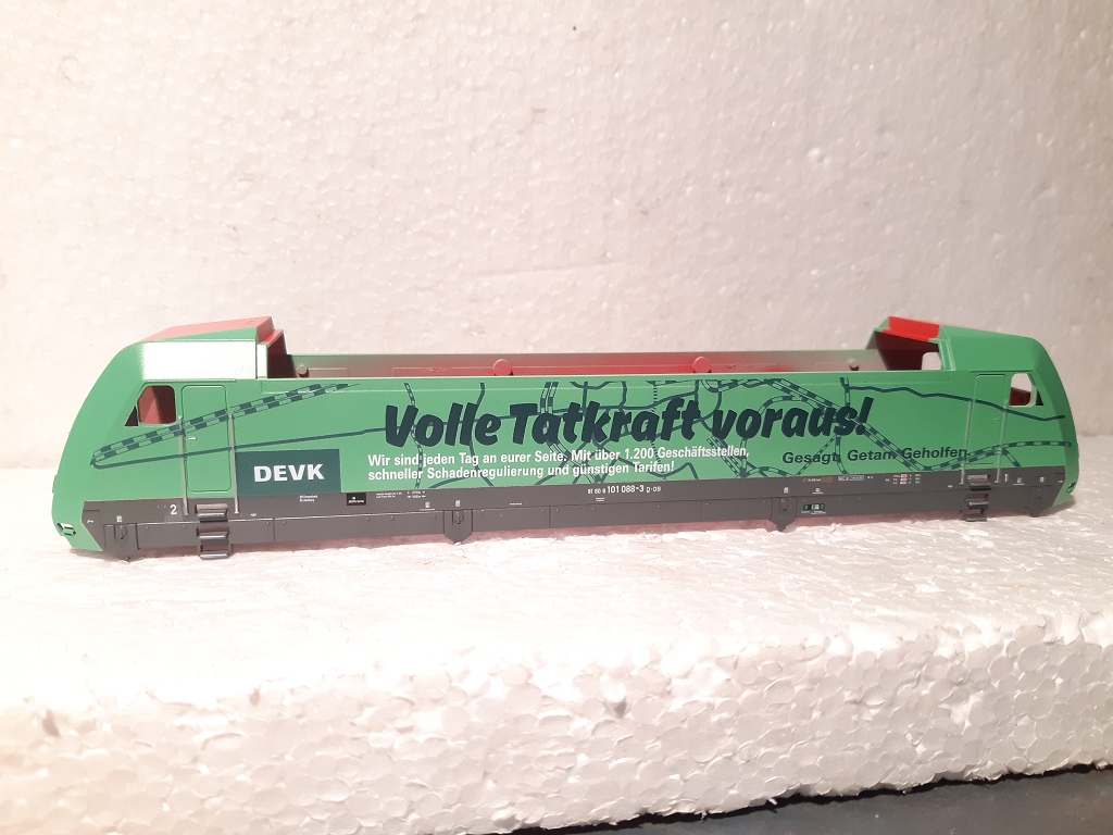 BR 101 088 DEVK volle Tatkraft voraus auf Basis Piko H0
