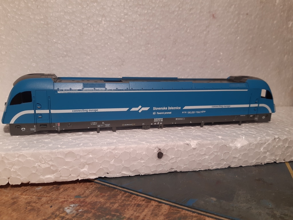 BR 541 016 der Slowenischen Staatsbahn auf Basis Piko H0