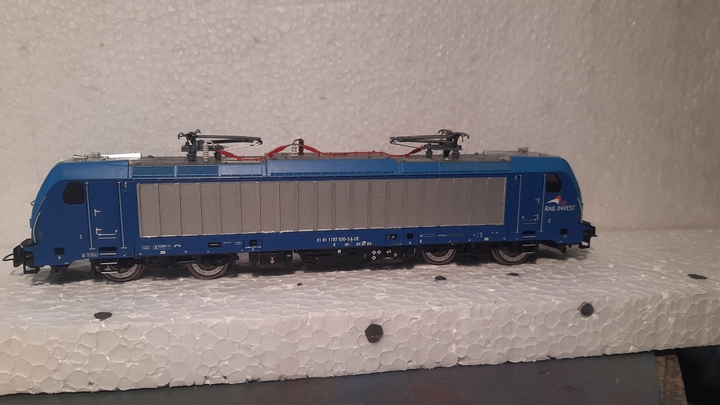 BR 187 930 SRI Rail Invest Umarbeitung von Panel Lord of Rails LTE auf Sicken in HO Basis Piko