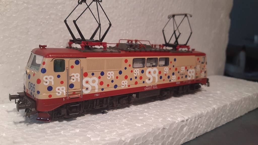 BR 111 066  Smart Rail auf Basis Fleischmann H0
