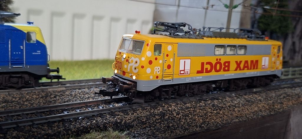 BR 111 075 auf Basis Fleischmann H0 Max Bögl Eigentümer Smart Rail