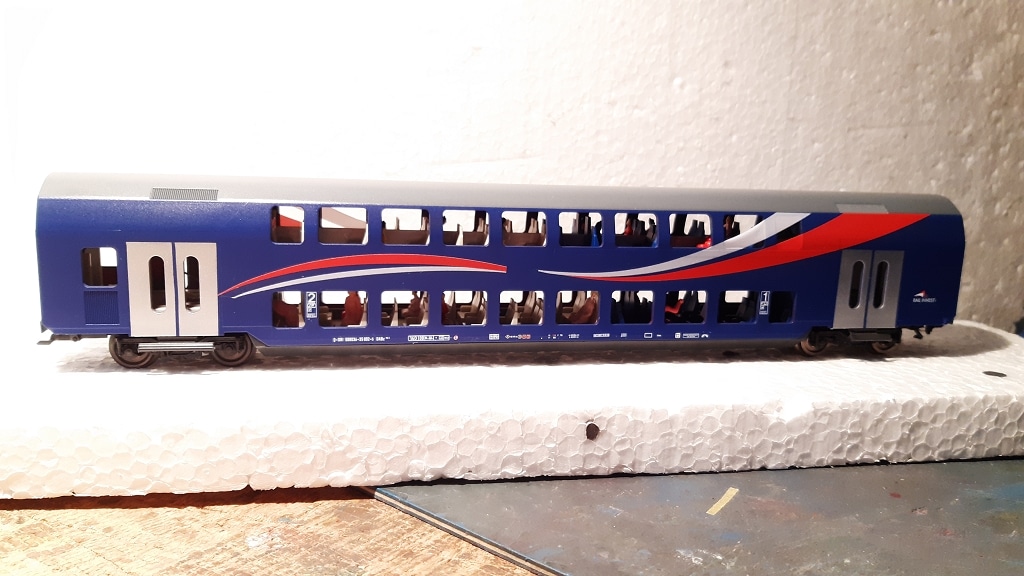 Doppelstockwagen 1./2. Klasse SRI Rail Invest auf Basis Fleischmann H0